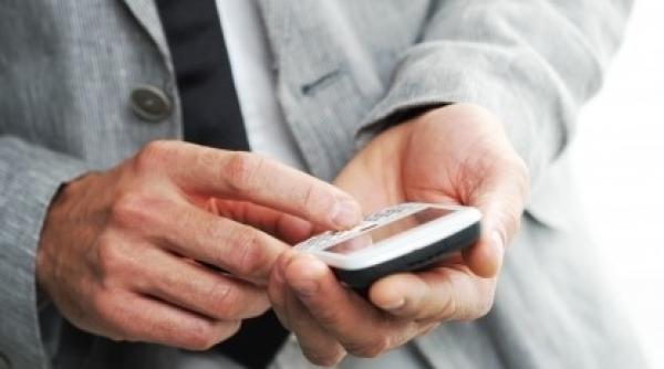 clientul unei retele de telefonie mobile ocat de replica reprezentatei companiei