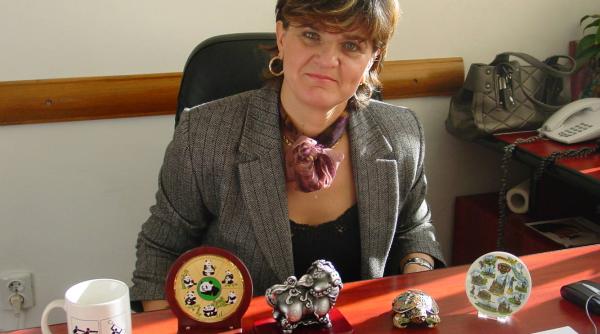 elisabeta lipa atacata dur lipa tradatoarea imnul intonat inainte de un meci de baschet