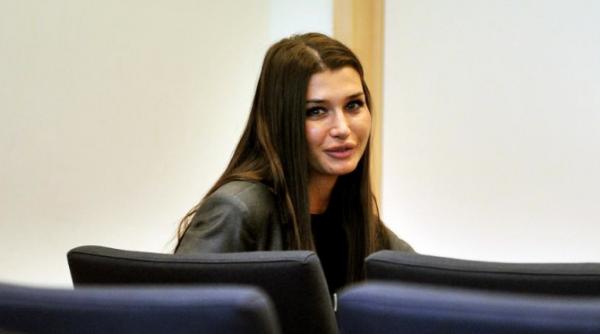 elena basescu s a angajat ce salariu incaseaza acum