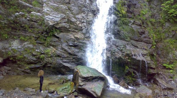 cascada de dincolo de tunel unica in romania
