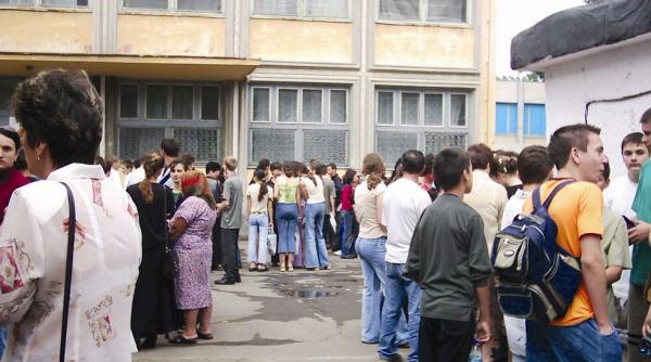 scandal monstru profesor inscenari mizerabile bataie de joc la adresa noastra