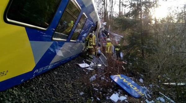 doua trenuri s au ciocnit in germania sute de rani i
