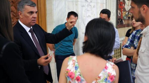 zgonea casa poporului apar ine unei persoane fizice se cer daune pentru ultimii ani