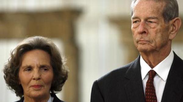 casa regala prima pozi ie publica regele i regina revin in ara