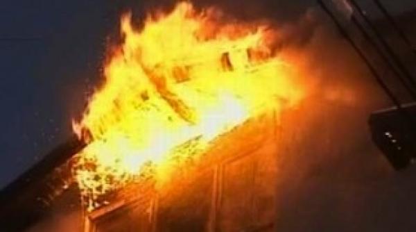 explozie puternica intr un bloc o tanara a fost ranita