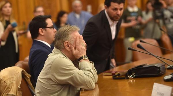 avocat madalin voicu e ca un greiere canta gratis