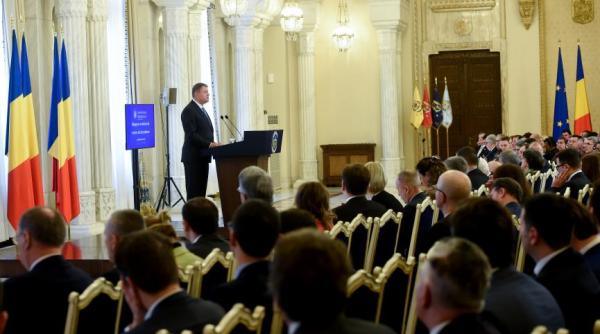 culise de la palatul cotroceni sa o fi vazut oare i iohannis