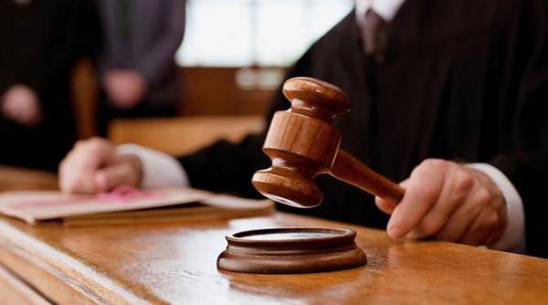 ase ani de inchisoare cu executare pentru un deputat