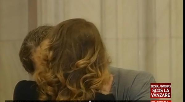 remus cernea gest total surprinzator cu iubita sa in fa a jurnali tilor