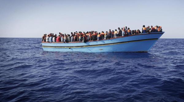 cel putin 18 migranti s au inecat dupa ce barca lor a naufragiat in apropiere de tarmul turc