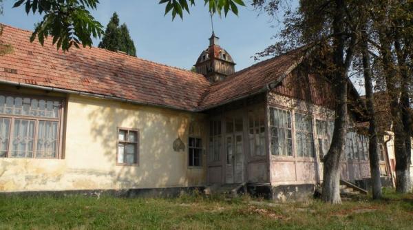 un zid al casei memoriale a lui iuliu maniu din badacin s a prabusit