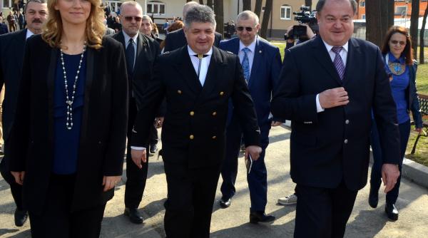 alina gorghiu si vasile blaga la inaugurarea centrului rezidential pentru persoane de varsta a iii a din ramnicu valcea