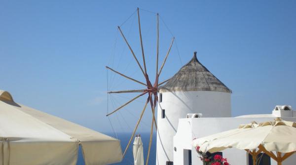 o celebra insula greceasca solicita turi tilor sa o ocoleasca