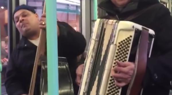 un videoclip cu doi igani din buzau in metroul genovez a devenit viral