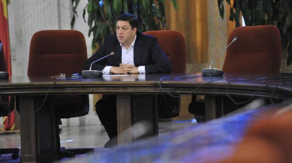 senatorul serban nicolae evacuat dintr un apartament al ra apps