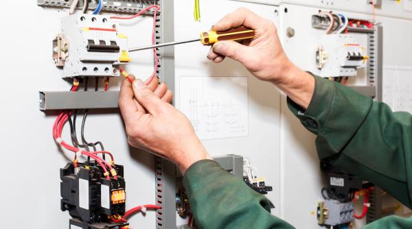 romanii vor munci mai pu in se schimba programul de munca