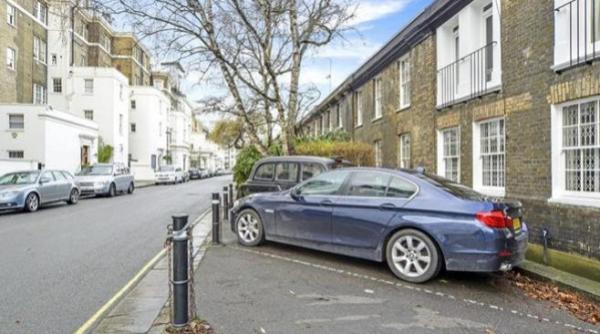 loc de parcare scos la vanzare pentru 450 000 de euro cat de mare este