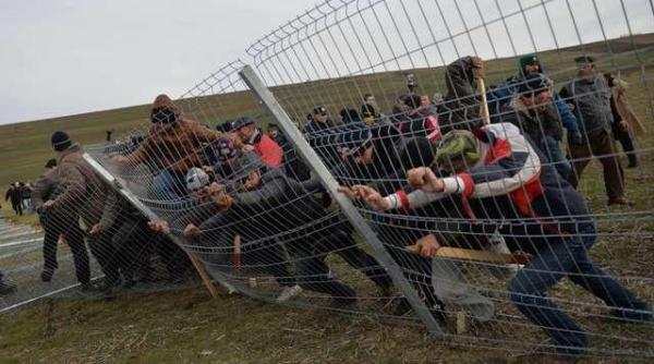 revolta in punge ti dupa rezultatul referendumului scandari impotriva primarului