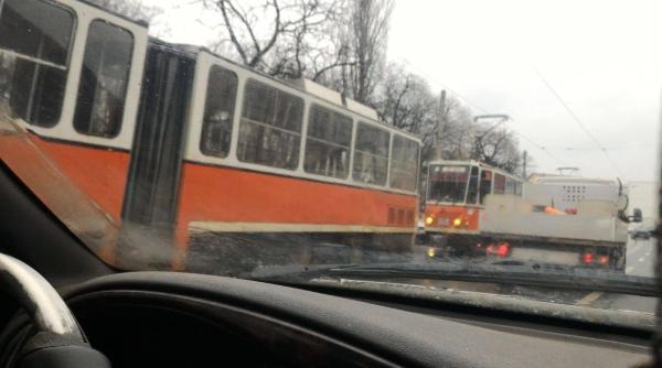 cluj copil ranit dupa ce un stalp a cazut peste un tramvai