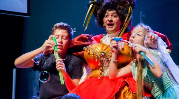 cum po i petrece ziua minciunilor alaturi de insu i stapanul minciunilor