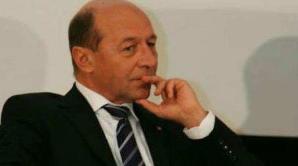 traian basescu huiduit la vaslui reac ia fostului pre edinte