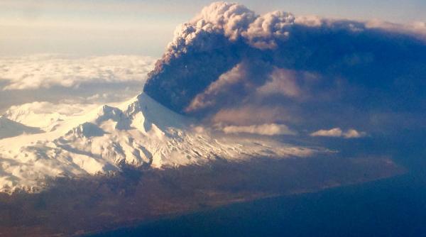 imagine spectaculoasa surprinsa de la inal ime la erup ia vulcanului pavlo
