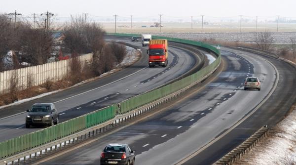 oficiali europeni analizeaza din avion starea drumurilor din romania