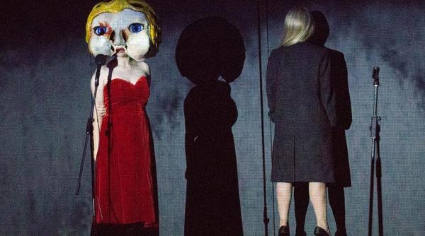 teatrul odeon spectacolul care ocheaza este ca un pumn in burta