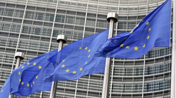 ue un aristocrat senil care traie te din mese rotunde