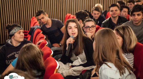 luna anima iei la filme pentru liceeni