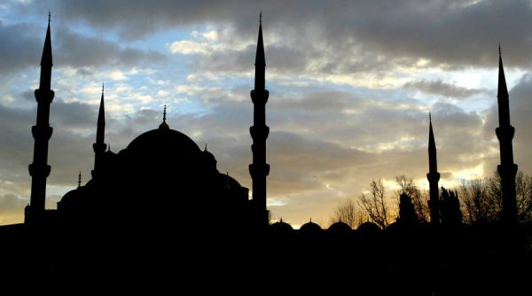 protest macabru cre tinii nu vor mega moschee ce a aparut peste noapte in bucure ti