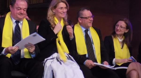 cadouri pentru gorghiu i blaga la lansarea candidatilor pnl in sibiu