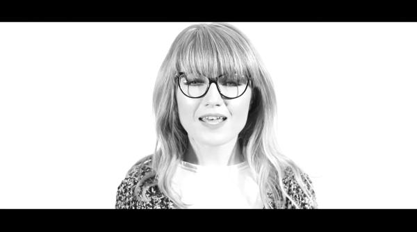 alexandra ungureanu asaltata dupa ce a aparut in clipul trupei taxi