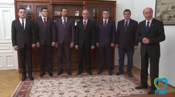 traian basescu i a anuntat candidatii pmp pe facebook cine sunt video