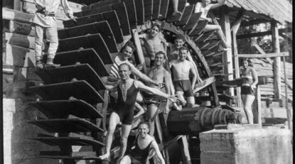 mntr invita ie pentru pentru a i crea propria expozi ie cu fotografii vechi