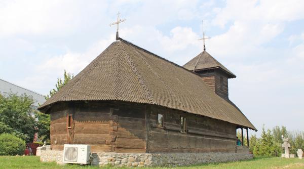 haz de necaz dumnezeu iube te lemnul iar bisericile ard