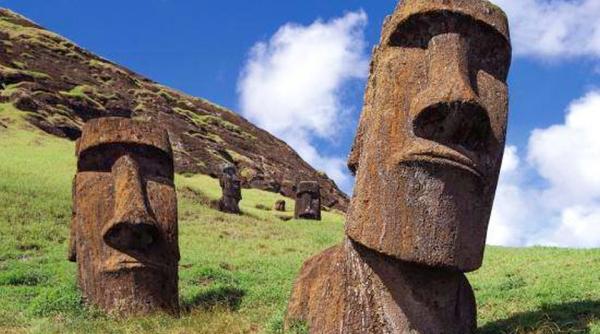 ce se ascunde sub celebrele statui de pe insula pastelui   video