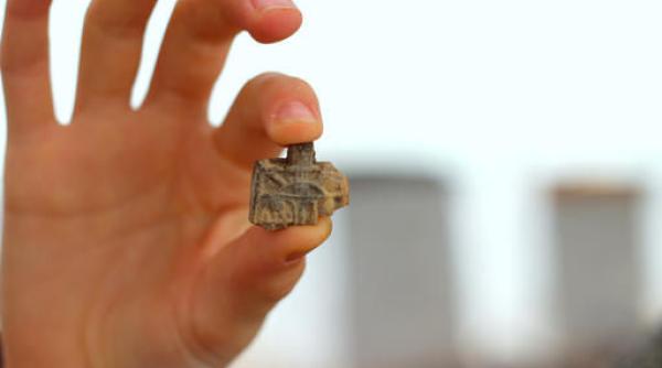 o fetita de 12 ani a descoperit un obiect vechi de 3200 de ani