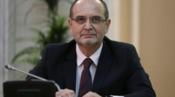 adrian curaj  as vrea ca bacalaureatul sa fie bazat pe niste teste dinainte cunoscute