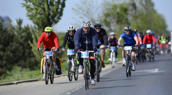 cu bicicleta la mare  marprc c8prc 99 al solidaritaprc c8prc 9bii pe doua roprc c8prc 9bi