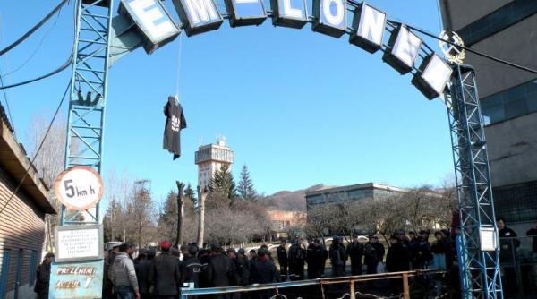 ce hunedoara va fi restructurat ce mine vor fi inchise