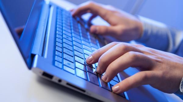 persoanele care intra pe site uri pentru adul i risca inchisoarea