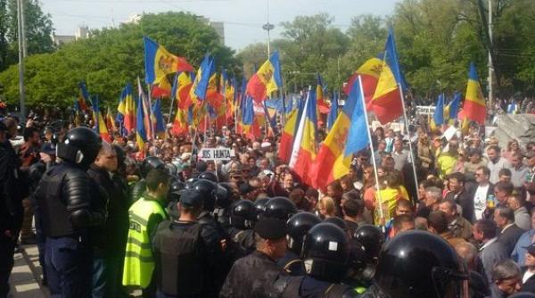 protest violent in republica moldova bataie cu pietre i bastoane live text