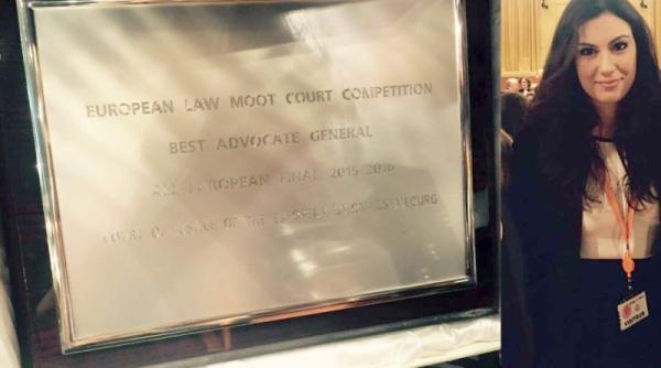 o studenta romanca a castigat cel mai important concurs de drept din europa