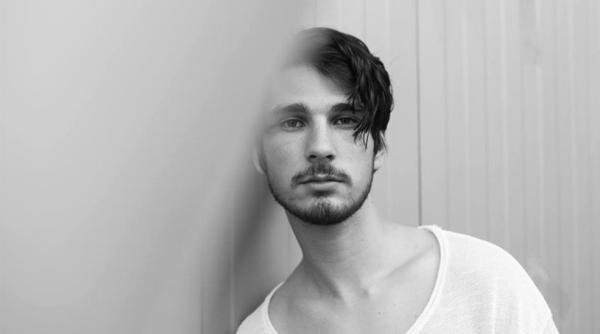 premiera in romania consilierul ministrului culturii intr o experien a fenomen