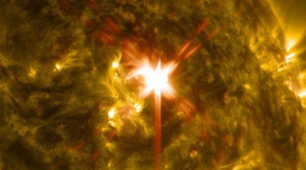 nasa a difuzat imagini spectaculoase din timpul unei eruptii solare