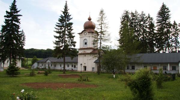 pa te manastiri la care romanii ar trebui sa mearga in noaptea de inviere
