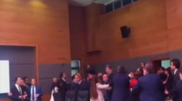 turcia bataie in parlament care a fost motivul scandalului intre deputa i