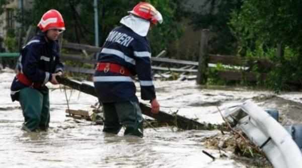 peste 3 000 de pompieri in stare de alerta in judetele aflate sub cod galben de ploi