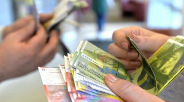 romanii cu credite plangere comuna catre parlamentul european